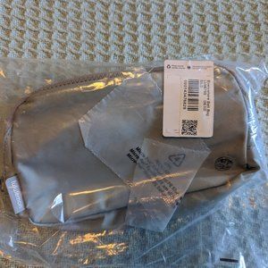 Lululemon Everywhere Belt Bag, Silver Drop, NWT